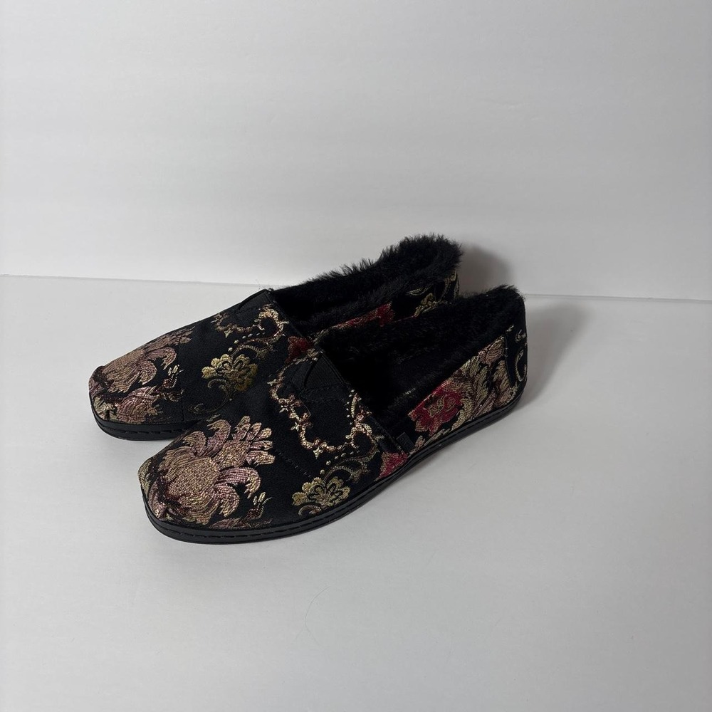 Boho TOMS Fur Lined Floral Tapestry Slip On Shoes Size 7.5 Black Brocade Loafers